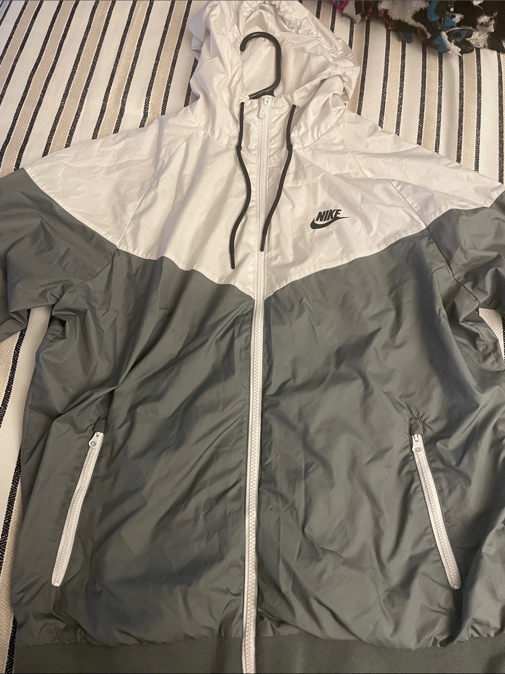 Nike Men’s Two-Tone Hooded Windbreaker - White & Gray